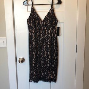 Lulu’s She’s a Knockout Lace Bodycon Dress